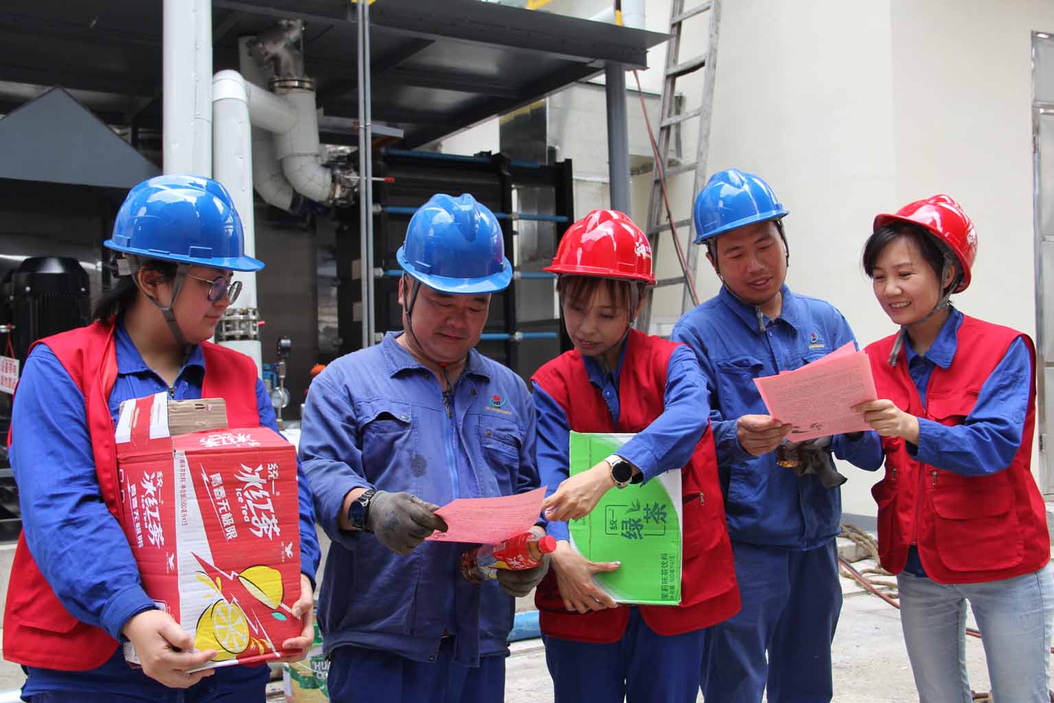 泉興團委工作證明照片-2.jpg 泉興團委工作證明照片-2.jpg